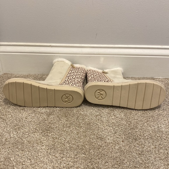 NWOT Michael Kors faux fur snow boots. Size 5. - Picture 14 of 14